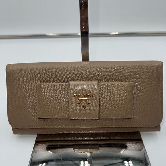 Prada Bow Wallet in Saffiano Leather - Picture 2 of 11